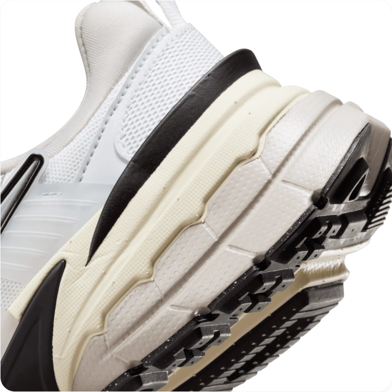 Nike V2K Run - White / Pure Platinum / Sail